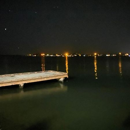 Lakeshore Inn Water Front Моузъс Лейк Екстериор снимка