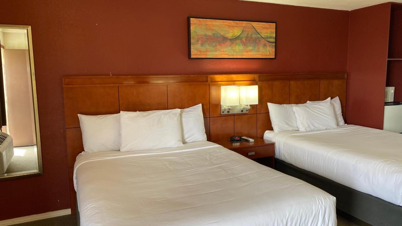 Lakeshore Inn Water Front Моузъс Лейк Екстериор снимка