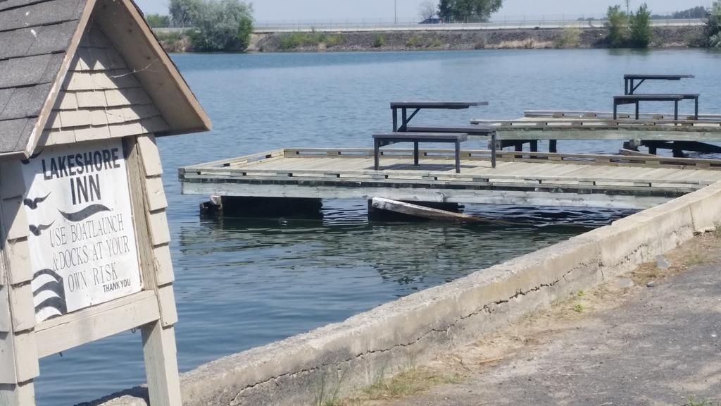 Lakeshore Inn Water Front Моузъс Лейк Екстериор снимка