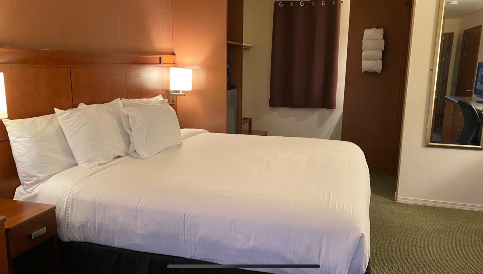 Lakeshore Inn Water Front Моузъс Лейк Екстериор снимка
