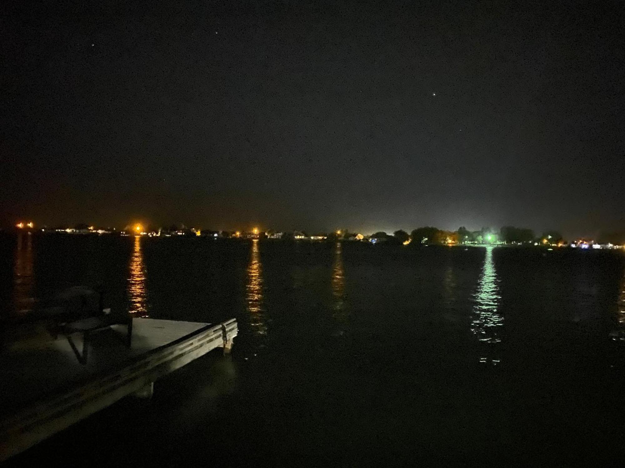 Lakeshore Inn Water Front Моузъс Лейк Екстериор снимка