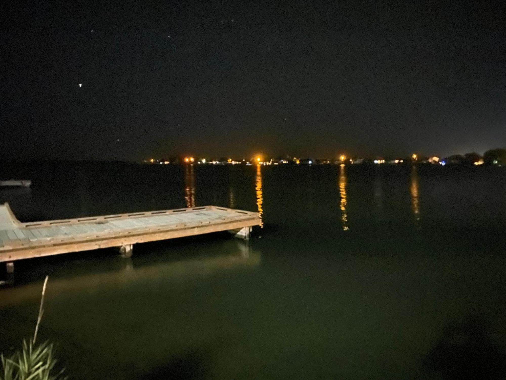 Lakeshore Inn Water Front Моузъс Лейк Екстериор снимка