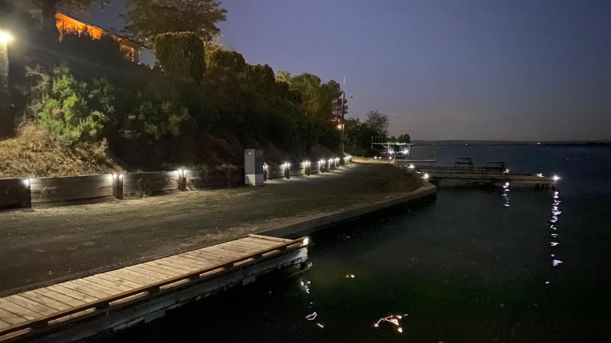 Lakeshore Inn Water Front Моузъс Лейк Екстериор снимка