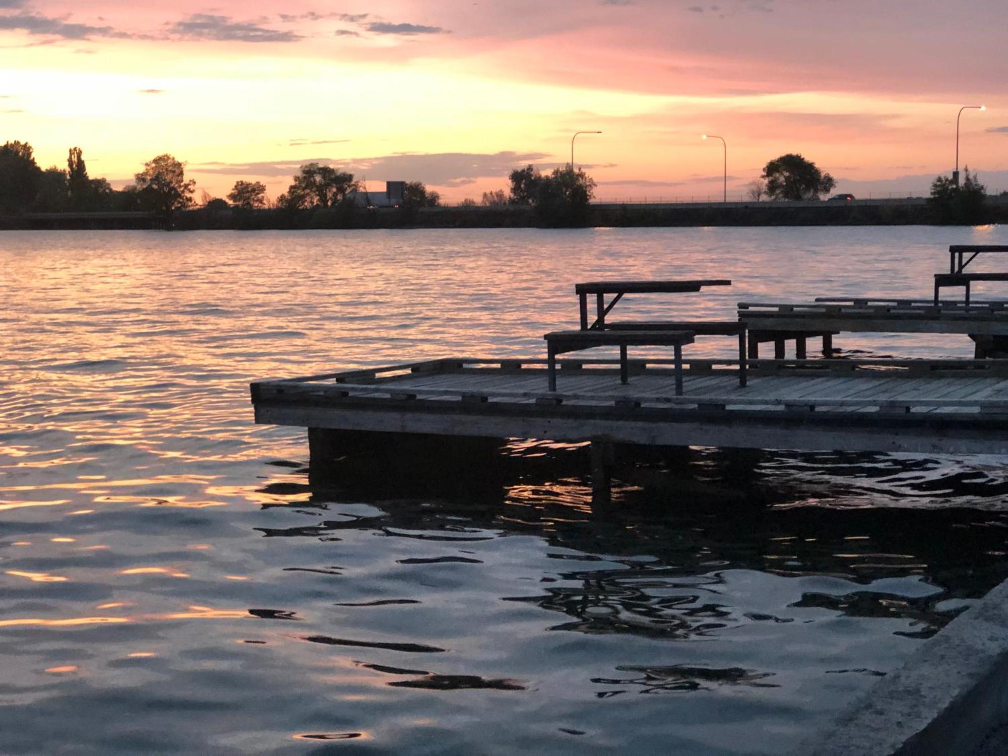 Lakeshore Inn Water Front Моузъс Лейк Екстериор снимка