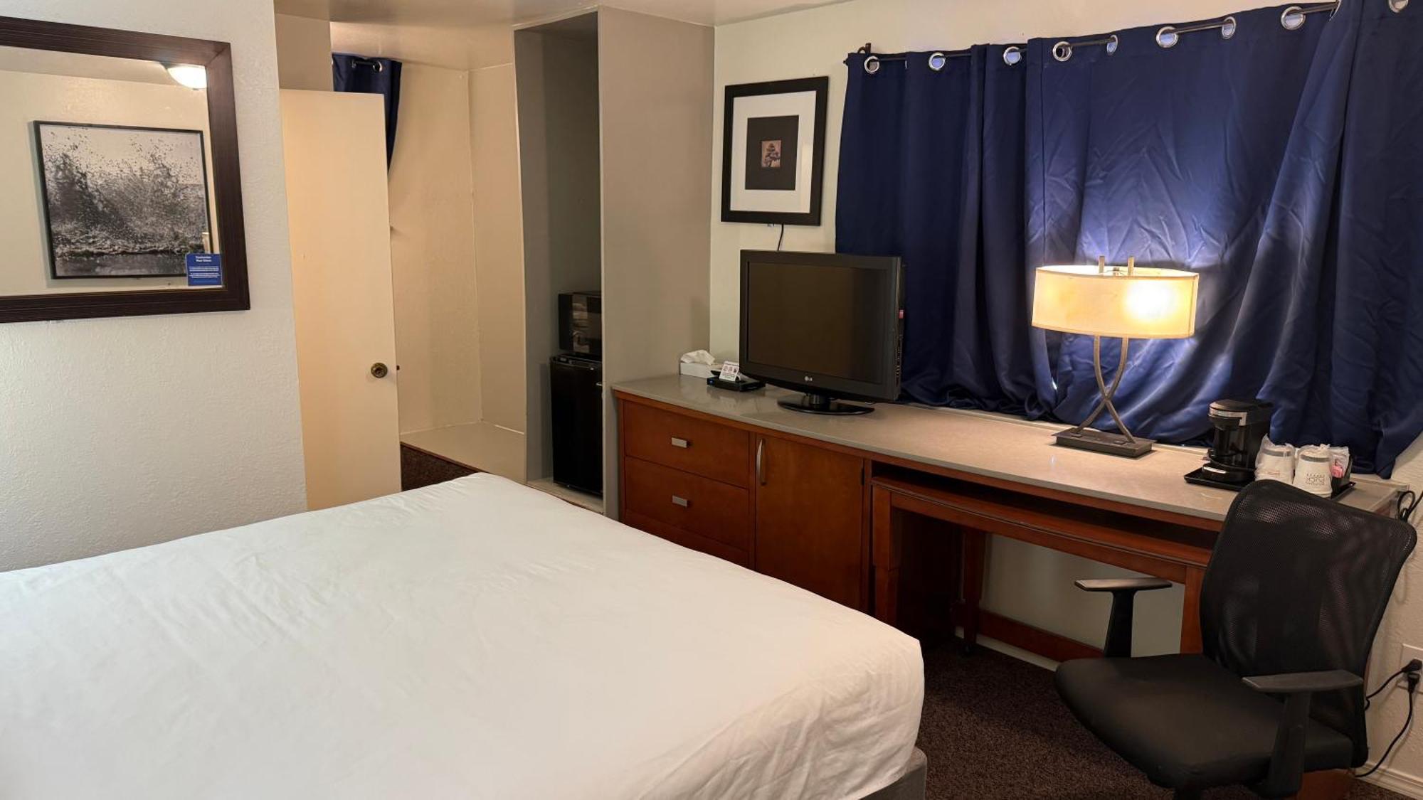 Lakeshore Inn Water Front Моузъс Лейк Екстериор снимка