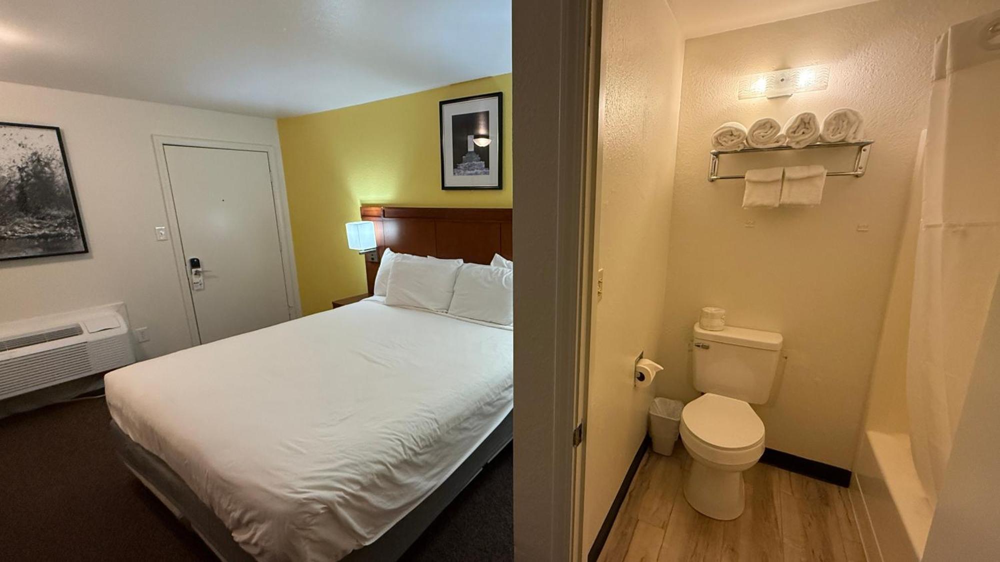 Lakeshore Inn Water Front Моузъс Лейк Екстериор снимка