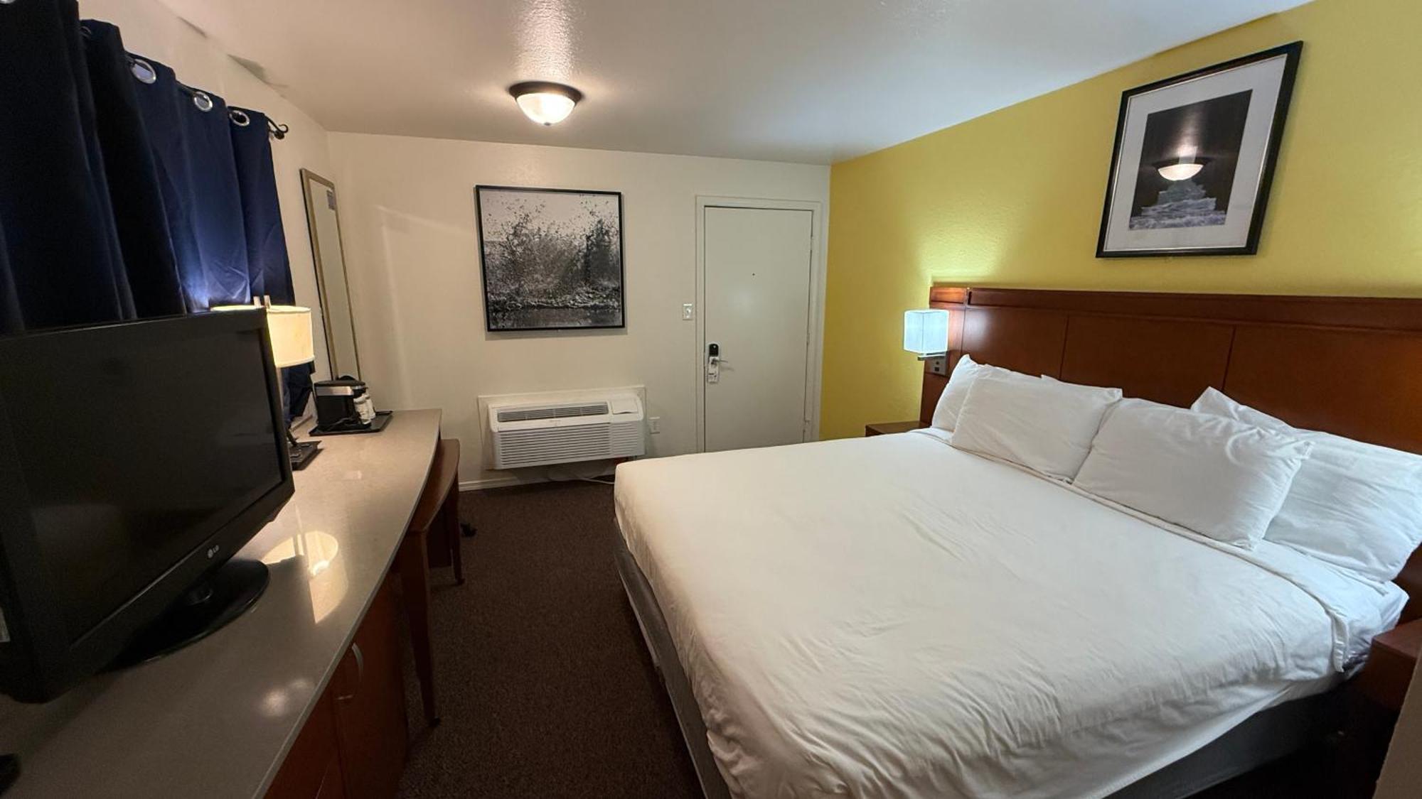 Lakeshore Inn Water Front Моузъс Лейк Екстериор снимка