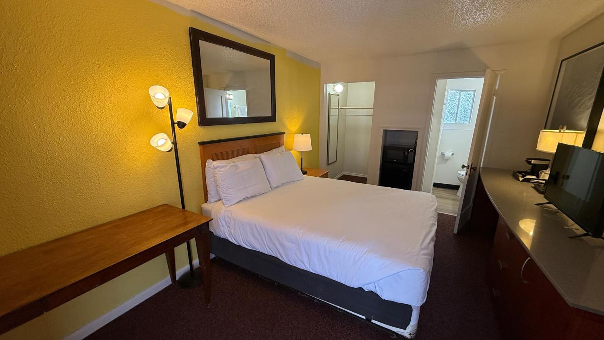 Lakeshore Inn Water Front Моузъс Лейк Екстериор снимка