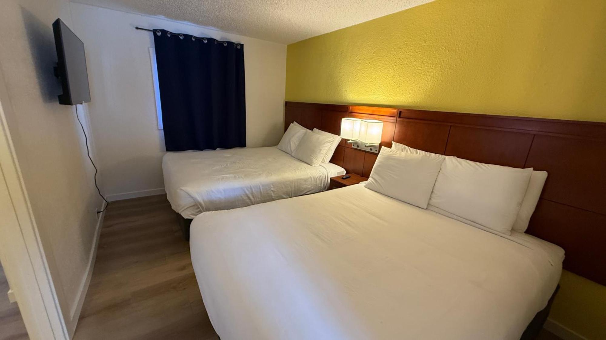 Lakeshore Inn Water Front Моузъс Лейк Екстериор снимка