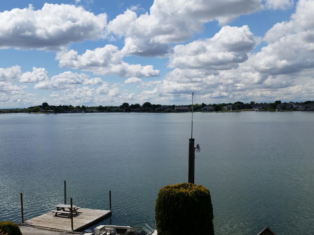 Lakeshore Inn Water Front Моузъс Лейк Екстериор снимка