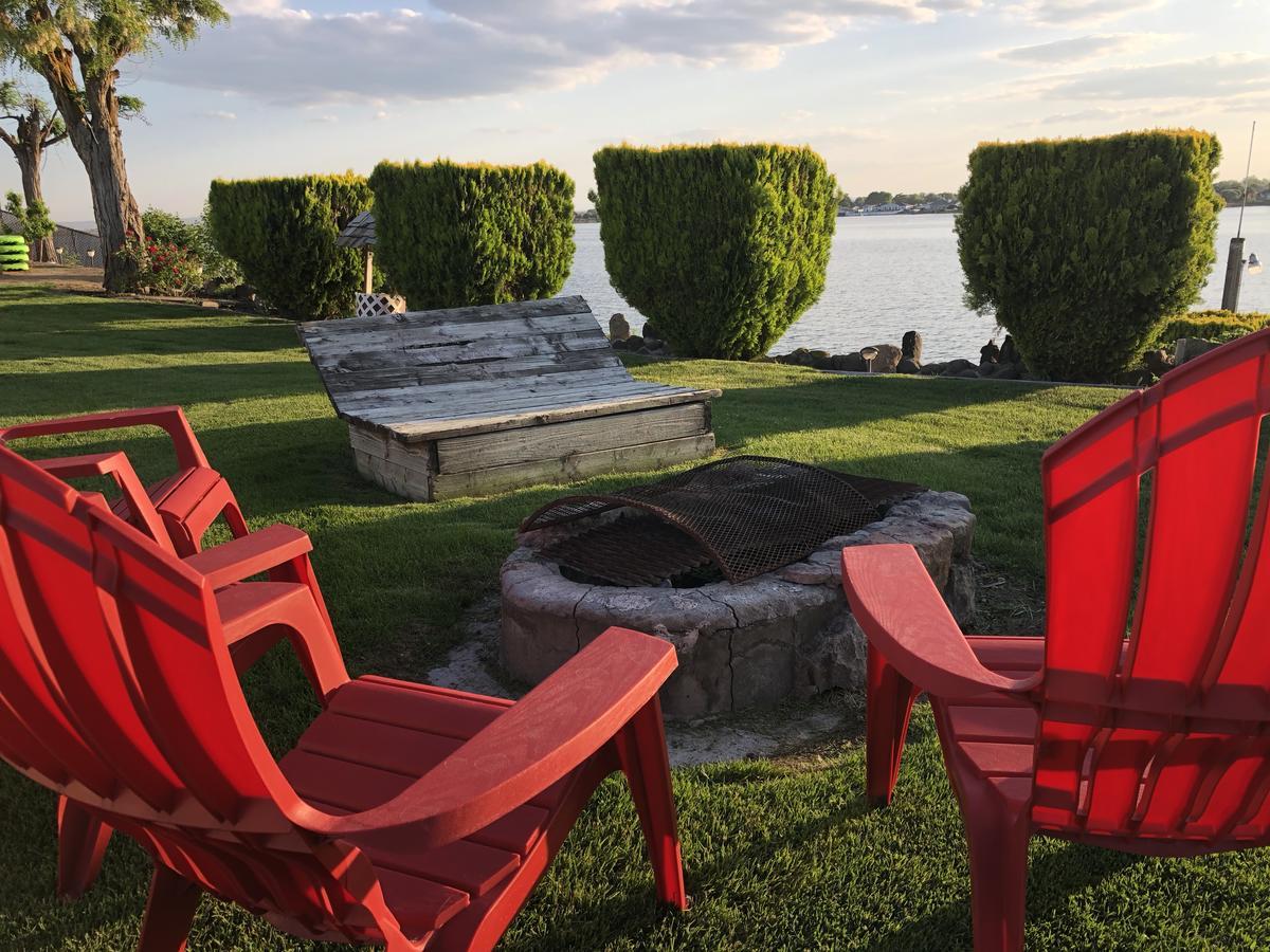 Lakeshore Inn Water Front Моузъс Лейк Екстериор снимка