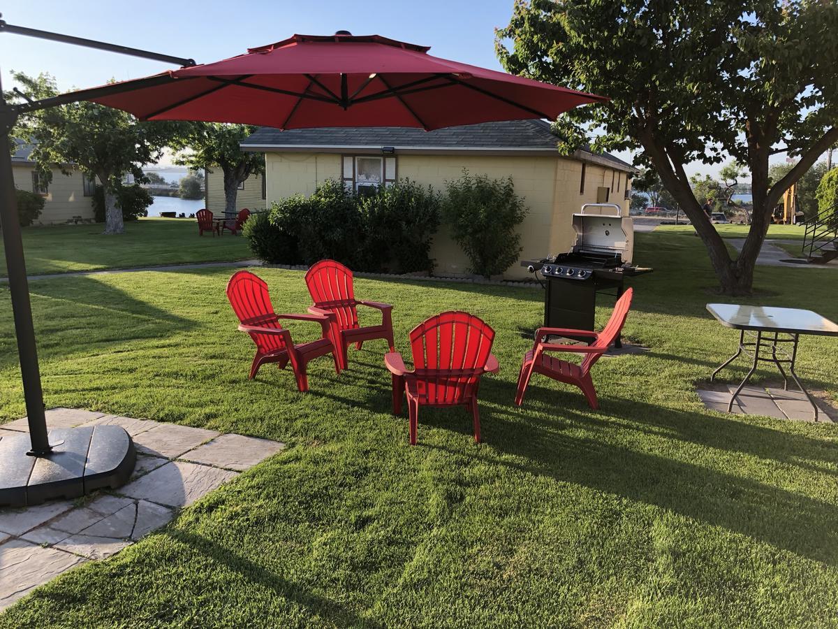 Lakeshore Inn Water Front Моузъс Лейк Екстериор снимка